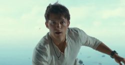 Tom Holland & Mark Walhberg in UNCHARTED